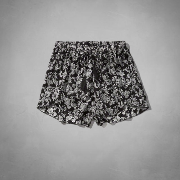 Abercrombie & Fitch Drapey Pattern Tassel Shorts - Picture 1 of 8